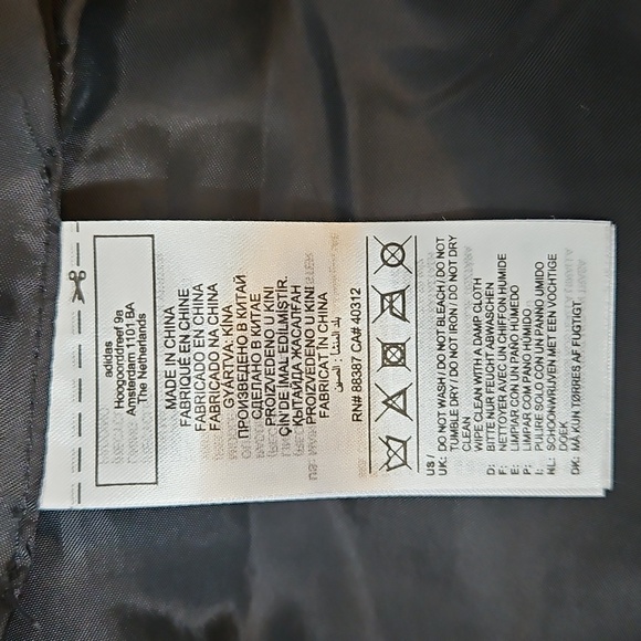 Adidas Ski Chic Cropped Puffer Jacket Black/Cream Size Medium - Picture 9 of 10